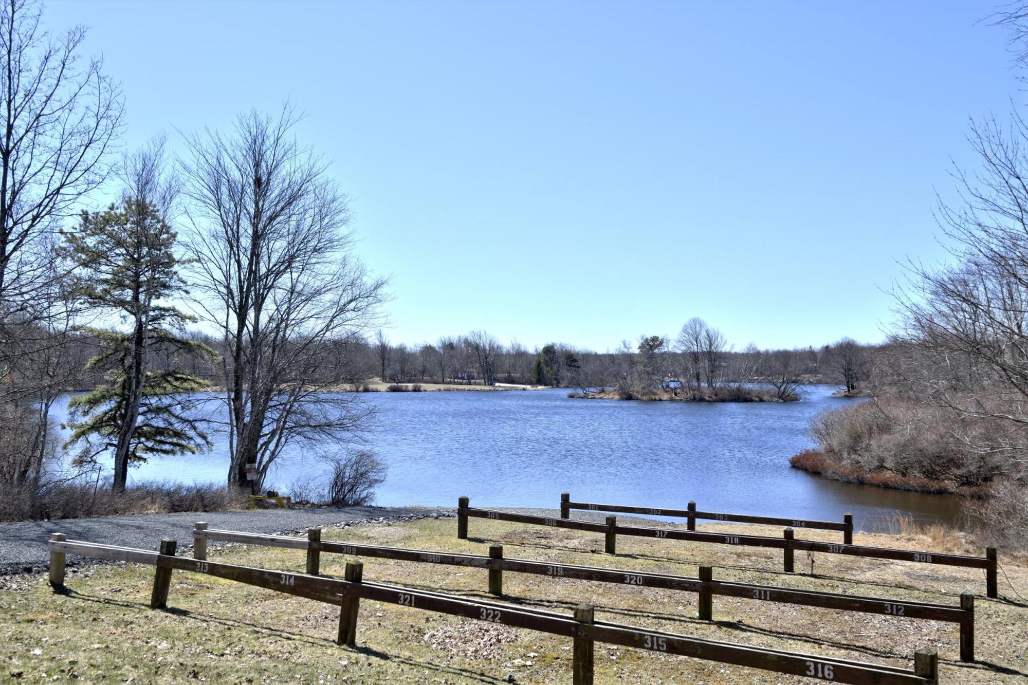 Lakehouse *Hottub*Jacuzzi*Firepit*Bbq*Pool Long Pond Bagian luar foto