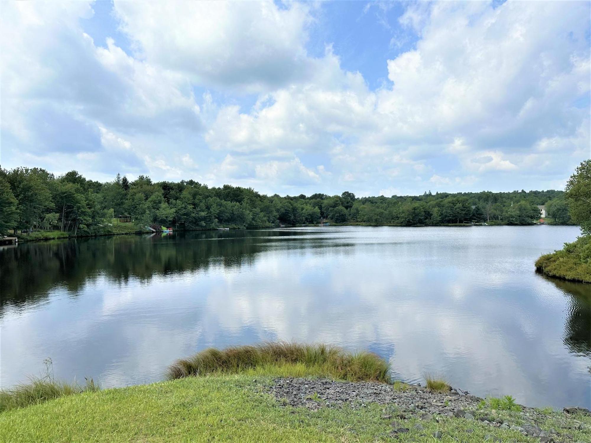 Lakehouse *Hottub*Jacuzzi*Firepit*Bbq*Pool Long Pond Bagian luar foto